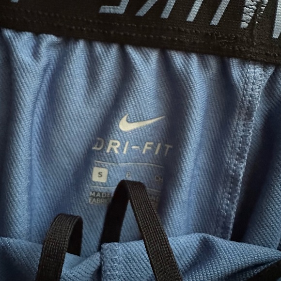 Nike Attack Women's Dri-FIT Fitness Mid-Rise Unlined Shorts Sz SMALL SEE DETAILS - Picture 2 of 5